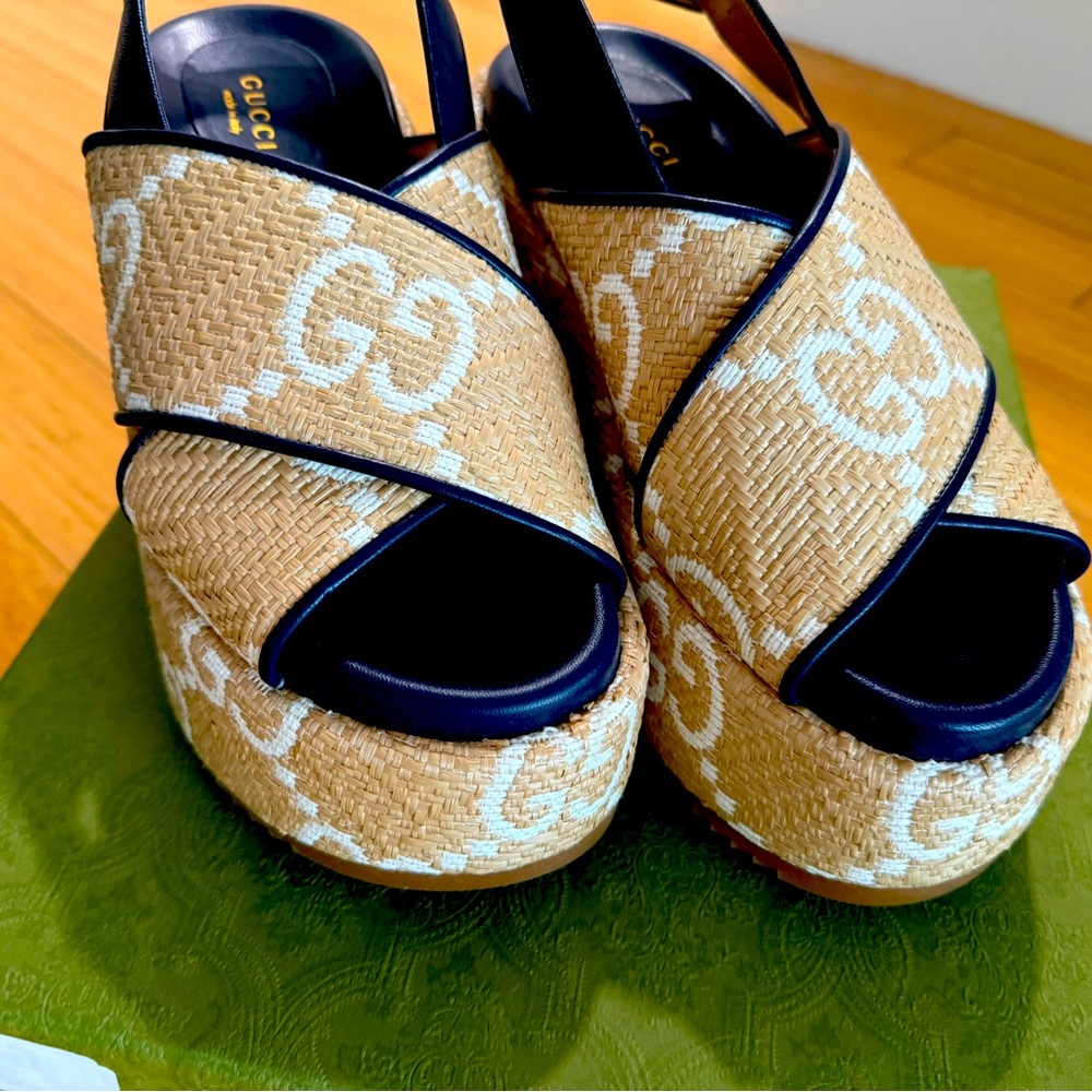 GUCCI RAFIA CHEVRON SANDALS